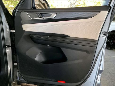 Used 2024 Volkswagen Atlas Cross Sport SEL Premium R-Line image 22