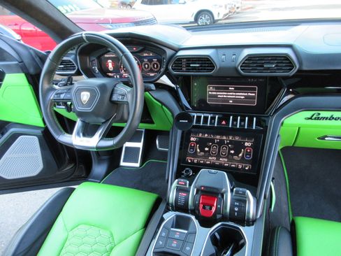Used 2022 Lamborghini Urus image 54