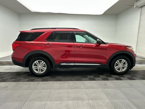 Used 2022 Ford Explorer XLT AWD/4WD image 8