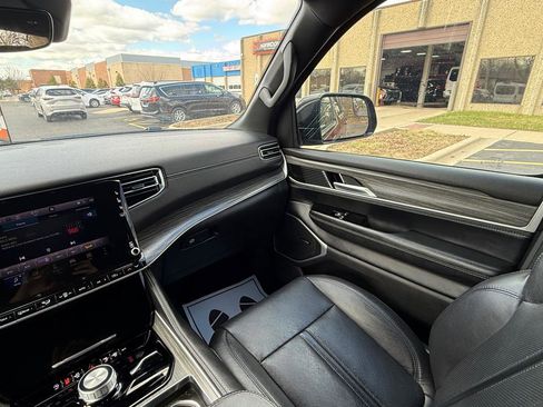 Used 2024 Jeep Wagoneer L Series III w/ Flexible Seating Group image 17