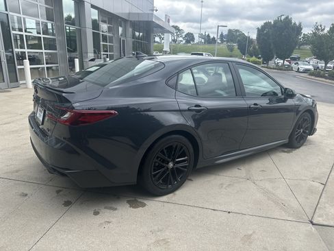 Used 2025 Toyota Camry SE w/ Convenience Package FWD image 6
