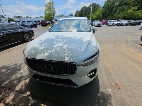 Used 2023 Volvo XC60 B5 Ultimate w/ Climate Package AWD/4WD image 5