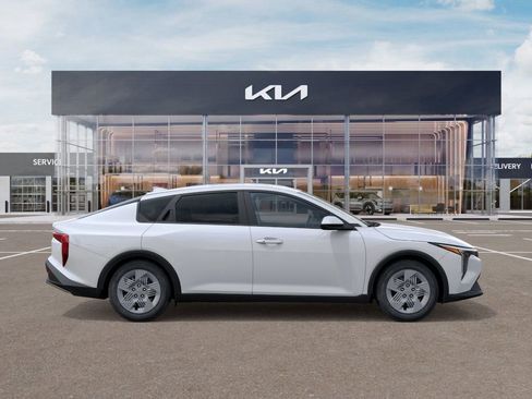 New 2025 Kia K4 LX image 8