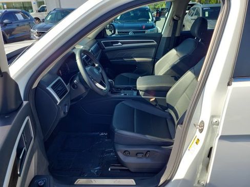 Certified 2023 Volkswagen Atlas SE w/ Black Wheel Package FWD image 19