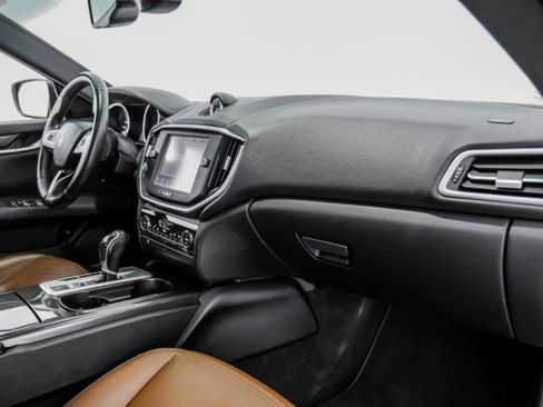 Used 2016 Maserati Ghibli RWD image 10