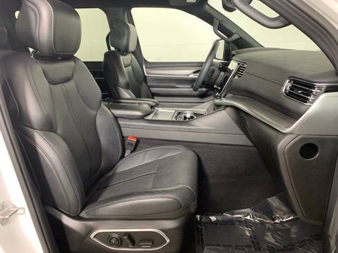 Used 2023 Jeep Wagoneer L Series II image 23