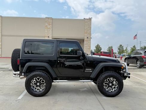 Used 2018 Jeep Wrangler Sport AWD/4WD image 5