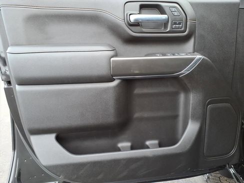 Used 2023 GMC Sierra 2500 AT4 image 12