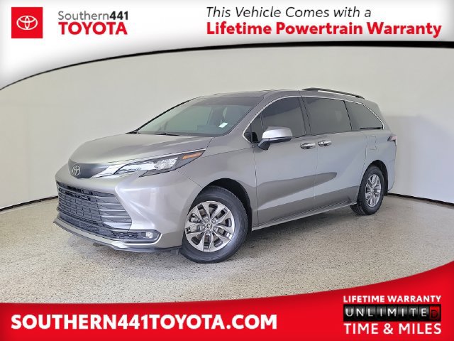 Used 2026 Toyota Sienna XLE FWD image 1