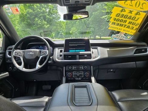 Used 2023 Chevrolet Suburban Z71 w/ Luxury Package AWD/4WD image 13