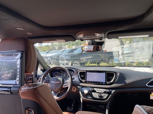 New 2026 Chrysler Pacifica Pinnacle image 61