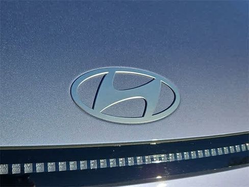 Used 2024 Hyundai Kona SEL image 11