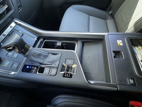 Used 2025 Lexus GX 550 w/ Accessory Package (2T) image 28