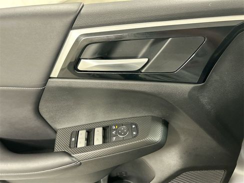 Used 2023 Mitsubishi Outlander SE image 11