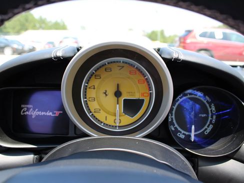 Used 2017 Ferrari California T image 36