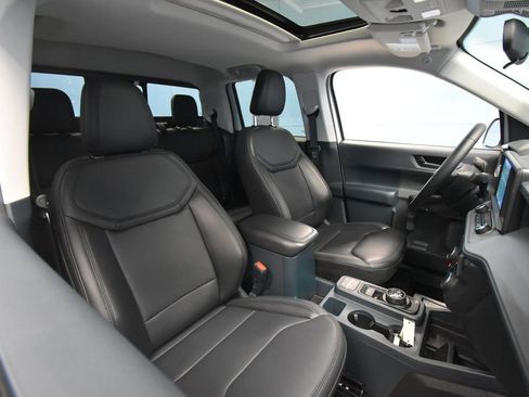 Used 2024 Ford Maverick Lariat w/ Black Appearance Package image 25