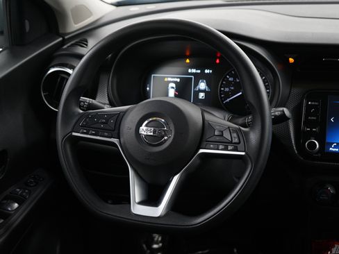 Used 2021 Nissan Kicks SV FWD image 14