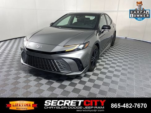 Used 2025 Toyota Camry XSE FWD image 3