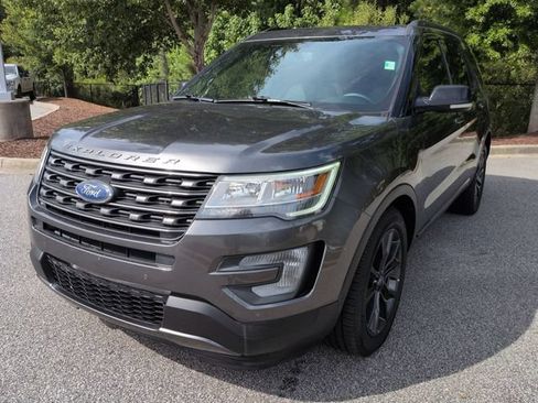 Used 2017 Ford Explorer XLT w/ Equipment Group 202A FWD image 8