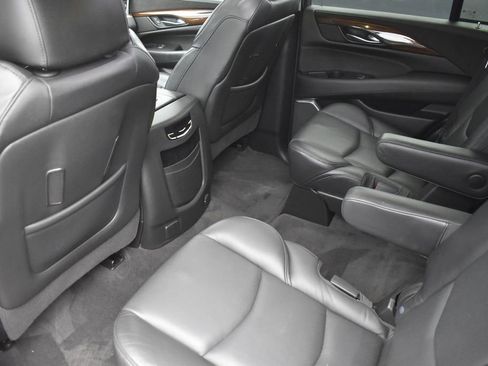 Used 2020 Cadillac Escalade Luxury w/ LPO, Radiant Package AWD/4WD image 27
