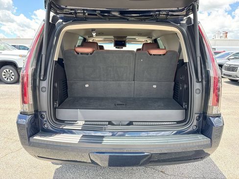 Used 2018 Cadillac Escalade Luxury AWD/4WD image 25