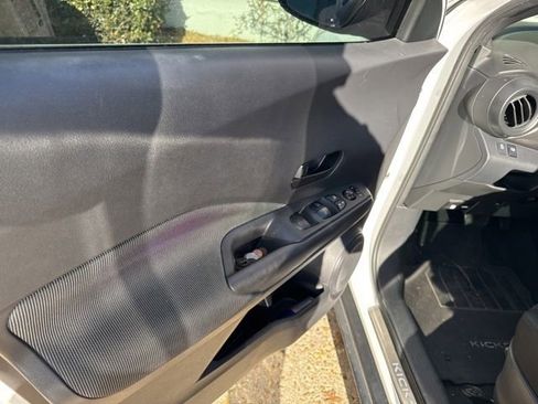 Used 2019 Nissan Kicks S w/ Exterior Electronics Package image 17