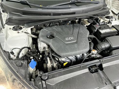 Used 2014 Hyundai Veloster w/ Style Package 02 FWD image 24