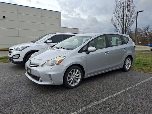Used 2012 Toyota Prius V Five image 3