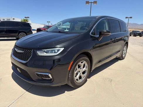 Used 2024 Chrysler Pacifica Limited FWD image 1