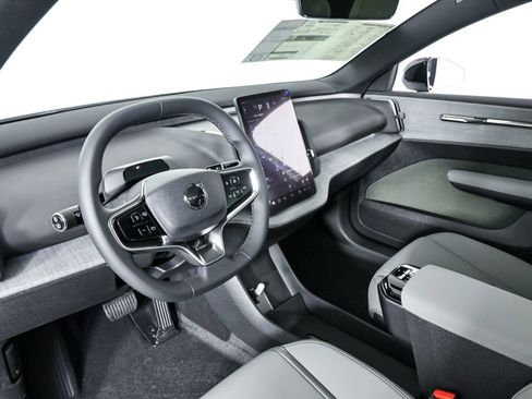 New 2026 Volvo EX30 Plus w/ Protection Package Premier image 4