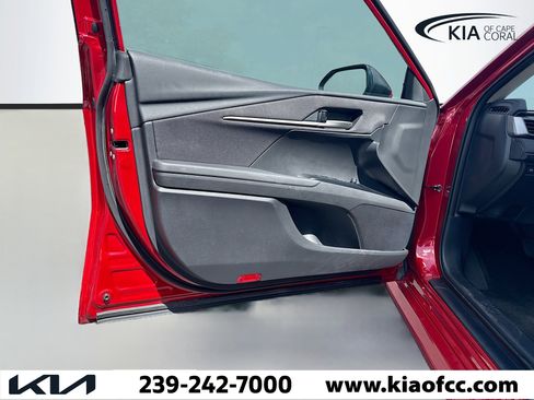 Used 2025 Toyota Camry LE w/ Convenience Package image 20