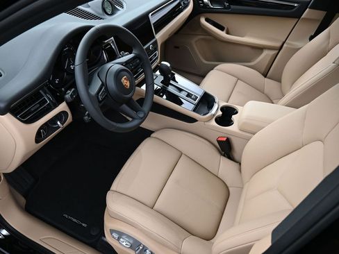 Used 2025 Porsche Macan AWD/4WD image 4