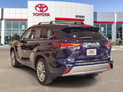 New 2026 Toyota Highlander Platinum image 5