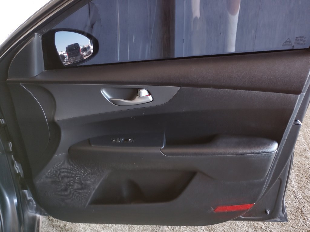 Used 2020 Kia Forte LXS FWD image 11