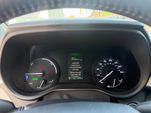 Used 2024 Toyota Sienna XLE FWD image 23
