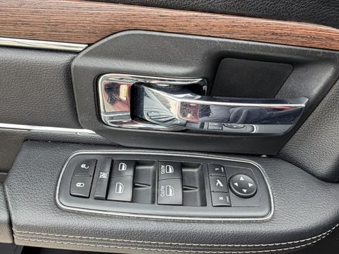 Used 2019 RAM 1500 Laramie w/ Convenience Group AWD/4WD image 7