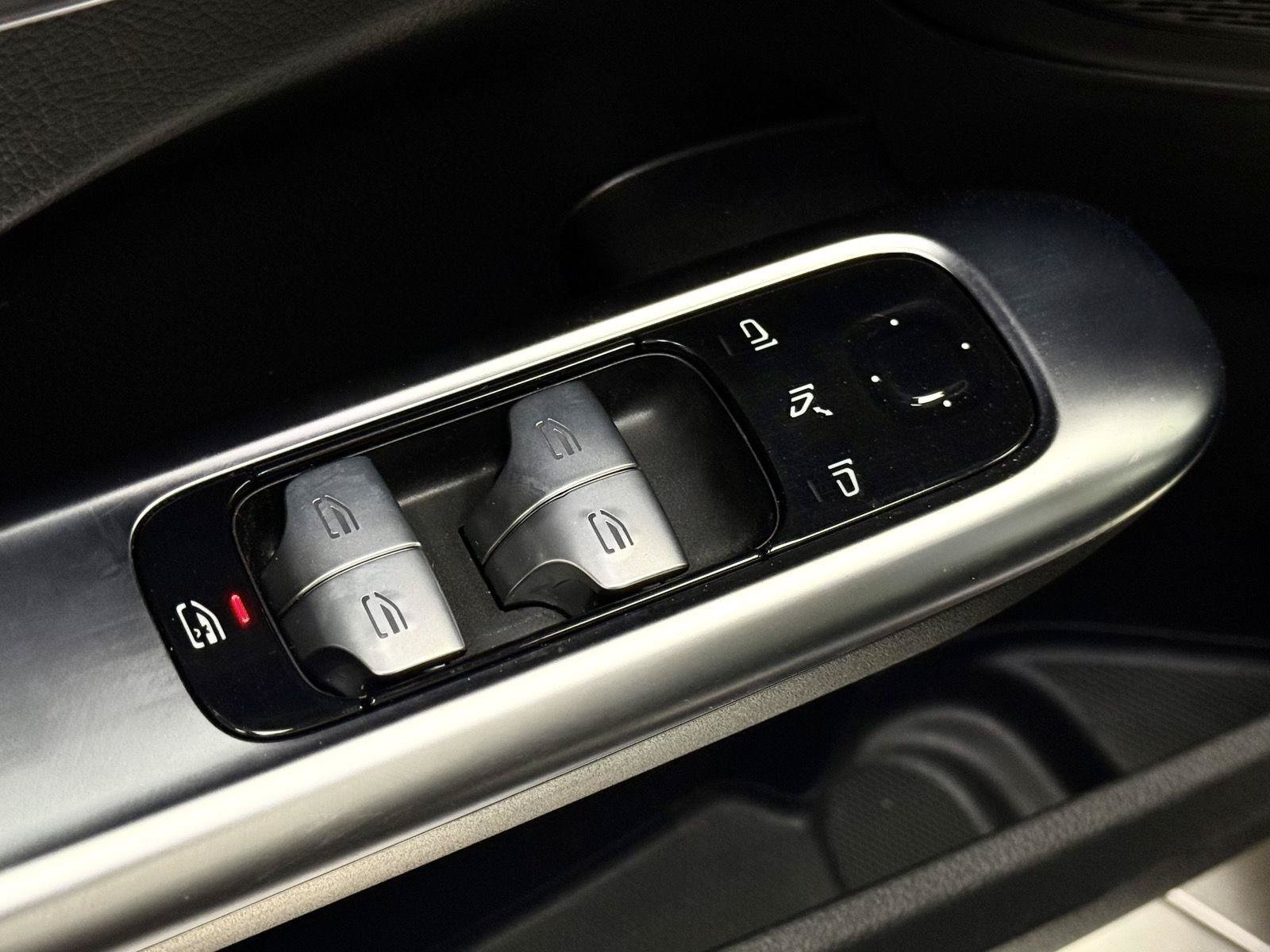 Used 2023 Mercedes-Benz C 300 4MATIC Sedan image 13