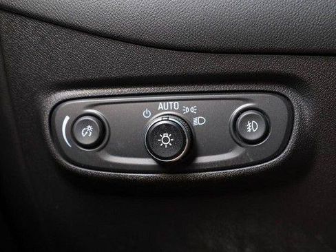 Used 2021 Chevrolet Equinox LT FWD image 18