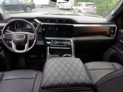 Used 2024 GMC Sierra 2500 Denali w/ Denali Reserve Package AWD/4WD image 26