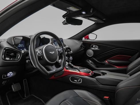 Used 2019 Aston Martin V8 Vantage Coupe RWD image 39