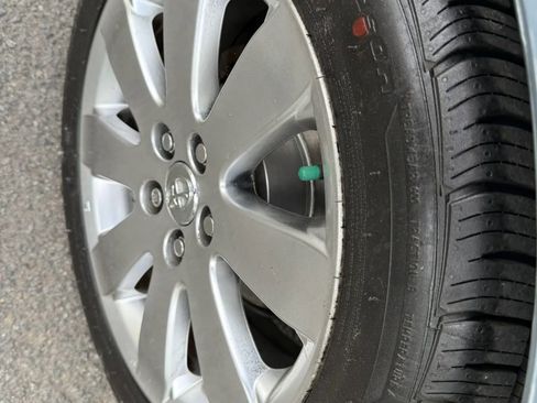 Used 2005 Toyota Avalon XLS FWD image 40