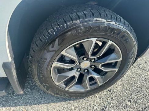 Used 2023 Chevrolet Silverado 1500 LT AWD/4WD image 10