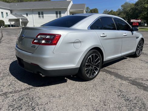 Used 2018 Ford Taurus SEL w/ Equipment Group 201A image 4