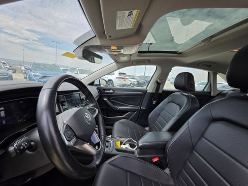 Used 2023 Volkswagen Jetta SE FWD image 13