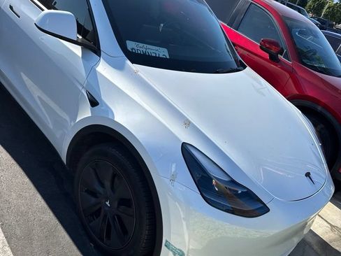 Used 2025 Tesla Model Y Long Range RWD image 3