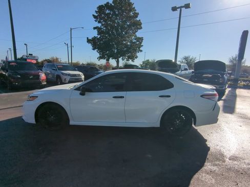 Used 2020 Toyota Camry SE image 7