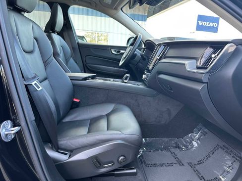 Used 2025 Volvo XC60 B5 Core w/ Protection Package Premier image 10
