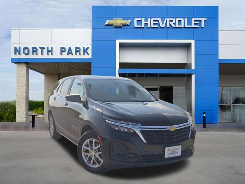 Used 2024 Chevrolet Equinox LS w/ LS Convenience Package FWD image 1
