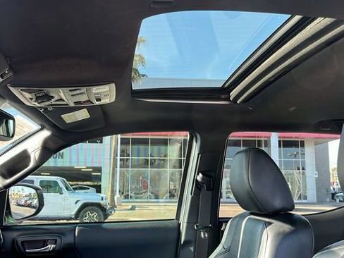 Used 2019 Toyota Tacoma TRD Off-Road image 16
