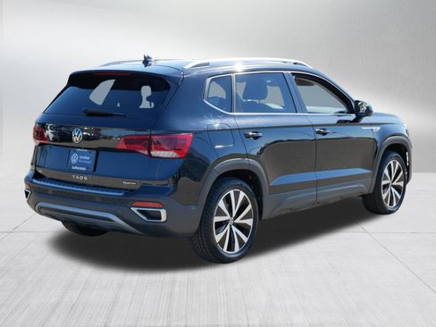 Certified 2022 Volkswagen Taos SE w/ Panoramic Sunroof Package AWD/4WD image 7